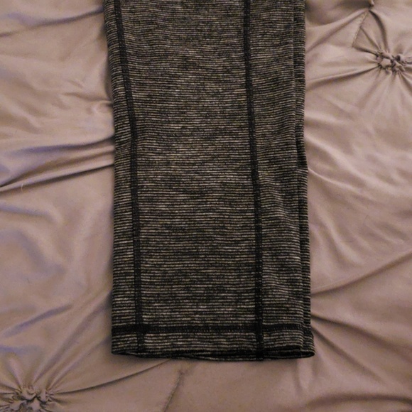Old Navy Activewear Capris - Picture 3 of 8